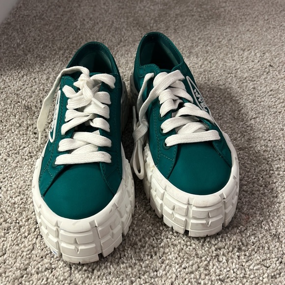 Authentic Prada green low top sneaker nylon - Picture 4 of 5